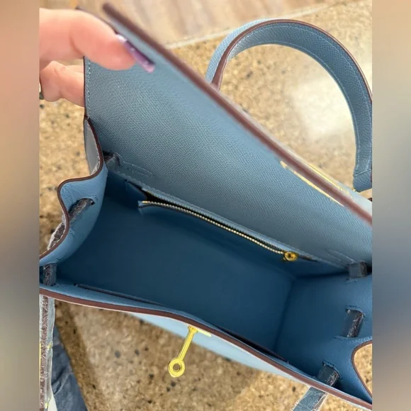 Elegant Blue Handbag - Picture 3 of 4